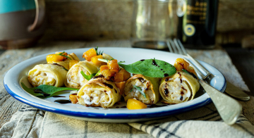 Cannelloni ripieni di ricotta, spinaci e funghi con dadolata di zucca